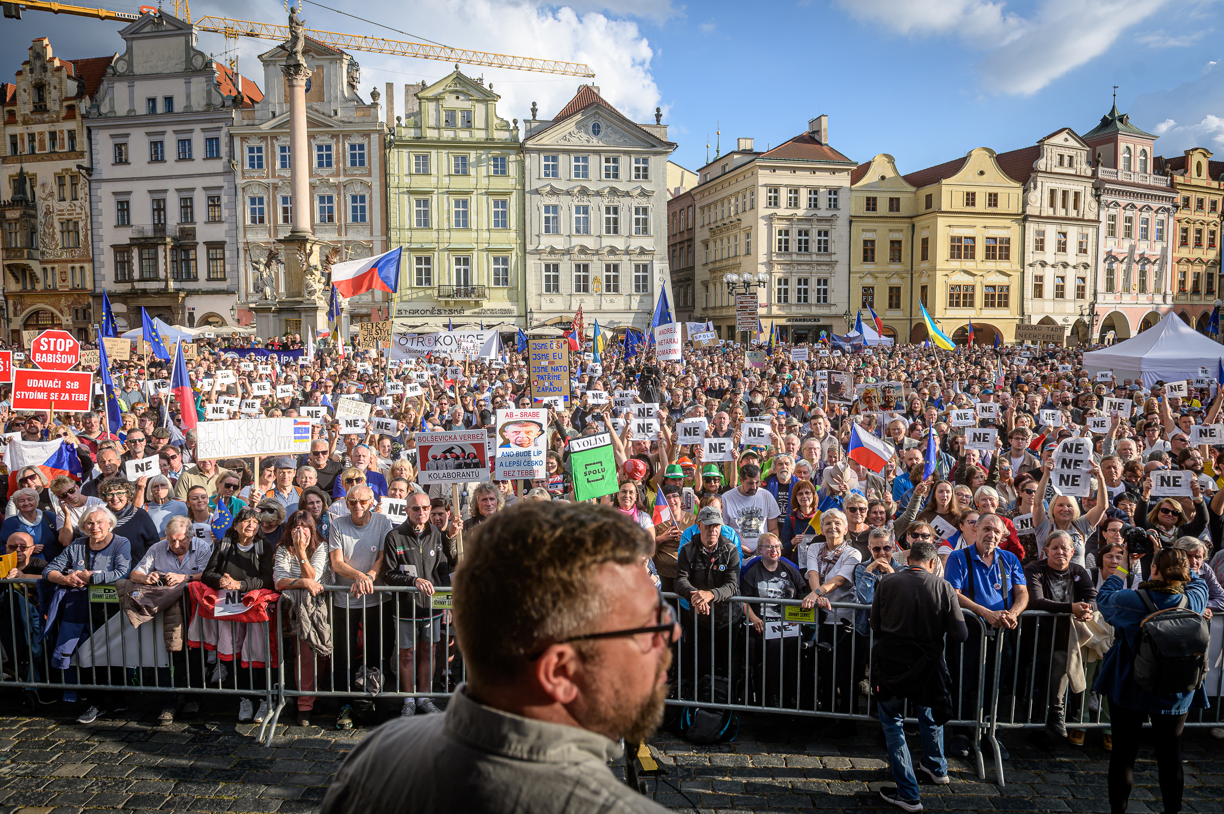 Zhruba 10 000 lidí před volbami vyjádřilo jasný postoj: Nechceme vládu extremistů!