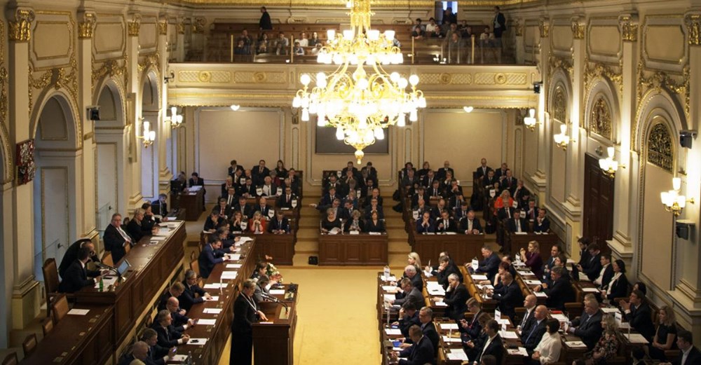 Sněmovna hlasy ANO, ČSSD a KSČM schválila nerozpočet i s podmínkami komunistů